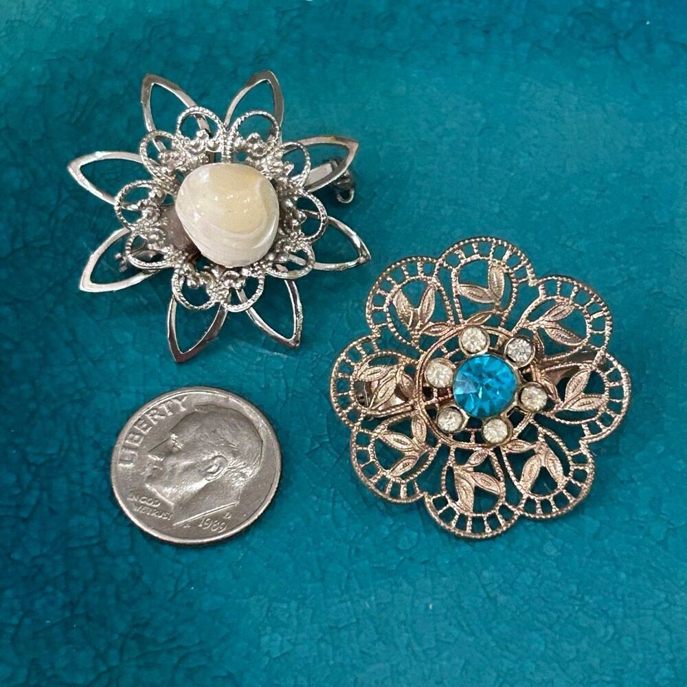 Lot of 2 Vintage Filigree Floral Brooches Women's Silver-tone Openwork